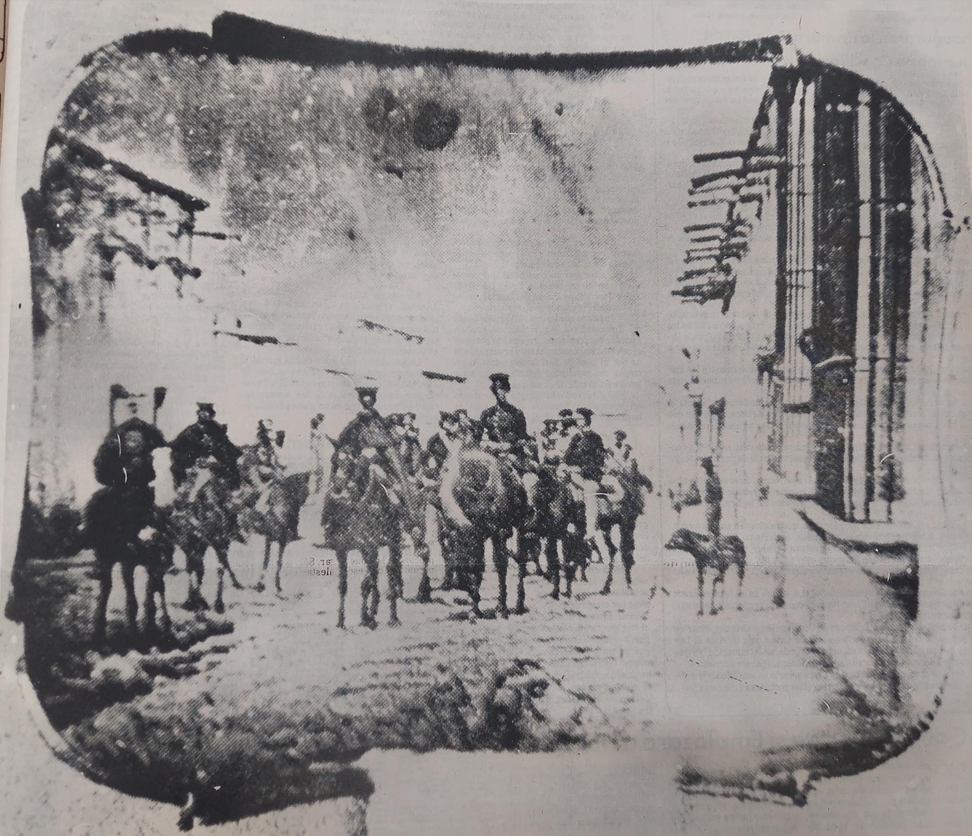 $!La primera foto representa una entrada de soldados a la ciudad.