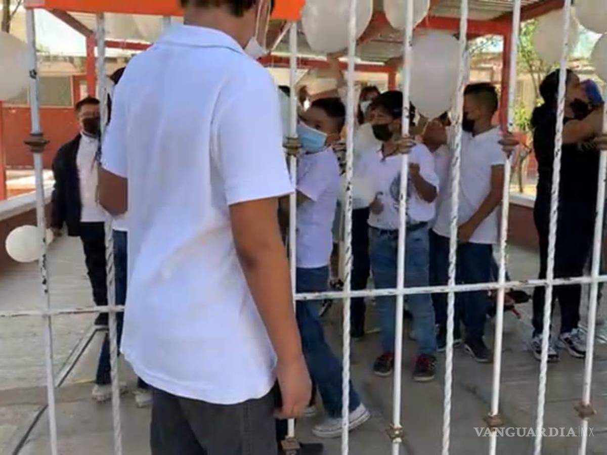 $!Saltillo: Realizan homenaje a Valentina, en primaria Urbano Flores; compañeros le dan el último adiós