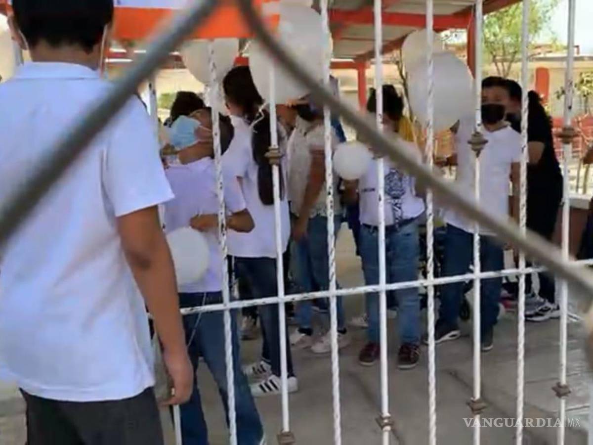 $!Saltillo: Realizan homenaje a Valentina, en primaria Urbano Flores; compañeros le dan el último adiós