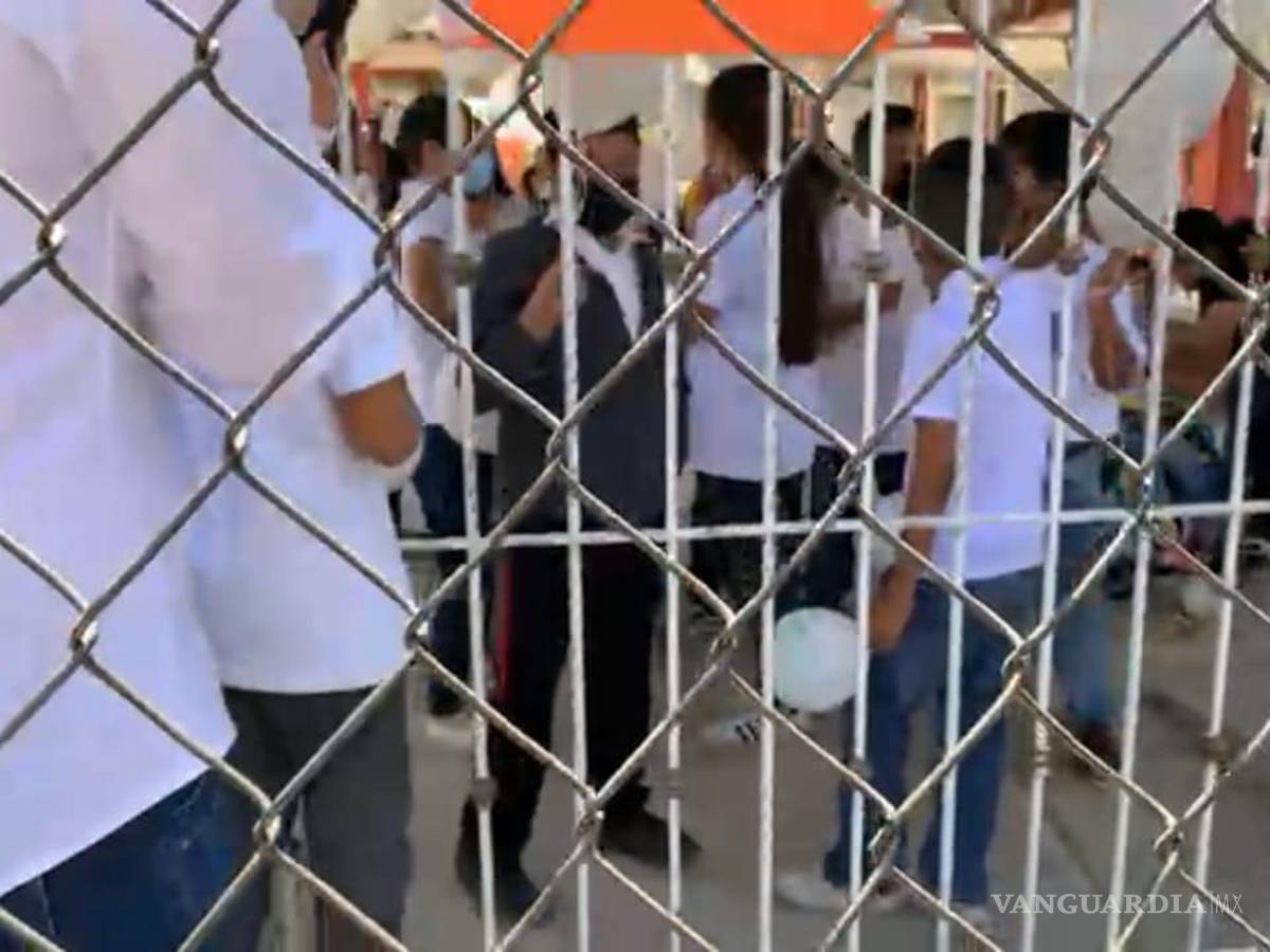 $!Saltillo: Realizan homenaje a Valentina, en primaria Urbano Flores; compañeros le dan el último adiós