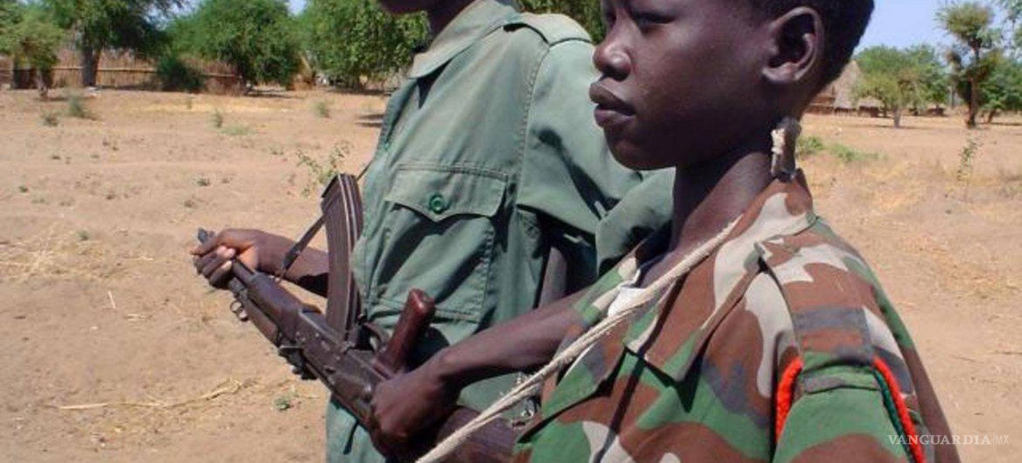 $!Niños soldados en un campo militar en Nyal, Sudán, en abril de 2005.