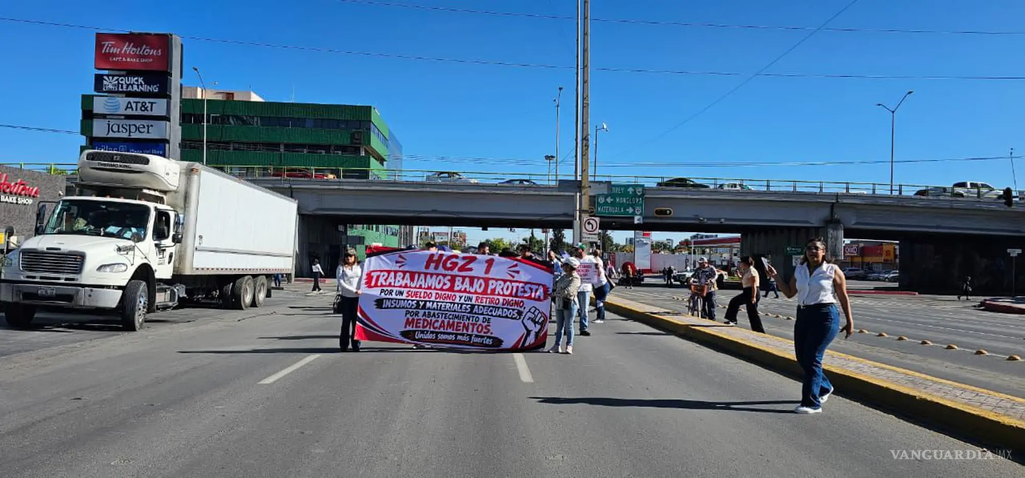 $!Los manifestantes advirtieron que no levantarán el plantón en las oficinas sindicales hasta obtener una respuesta a sus demandas.