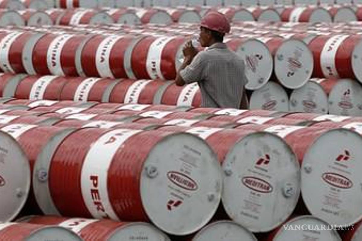 Petróleo cae más de 4 dólares por temor sobre demanda tras datos en China