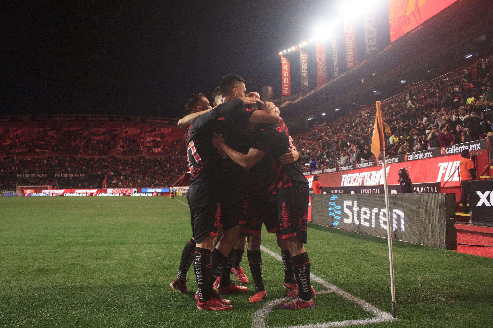 El Estadio Caliente fue el escenario donde Xolos de Tijuana aseguró el último boleto a la Liguilla del Apertura 2024 de la Liga MX. El equipo dirigido por Juan Carlos Osorio superó 3-0 al Atlas, gr