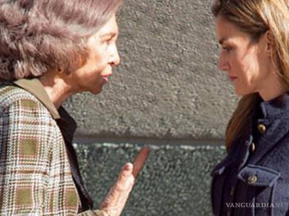 $!La Reina Letizia y Doña Sofía se agarran del chongo en plena iglesia