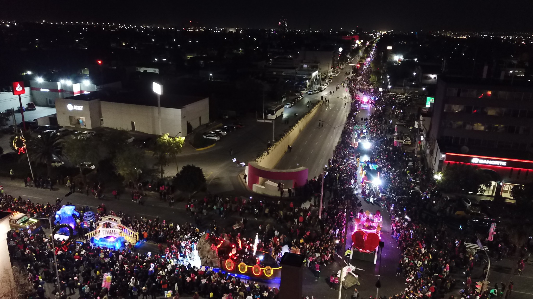 $!Así se vivió en Saltillo el Desfile Coahuila Luz y Magia 2019