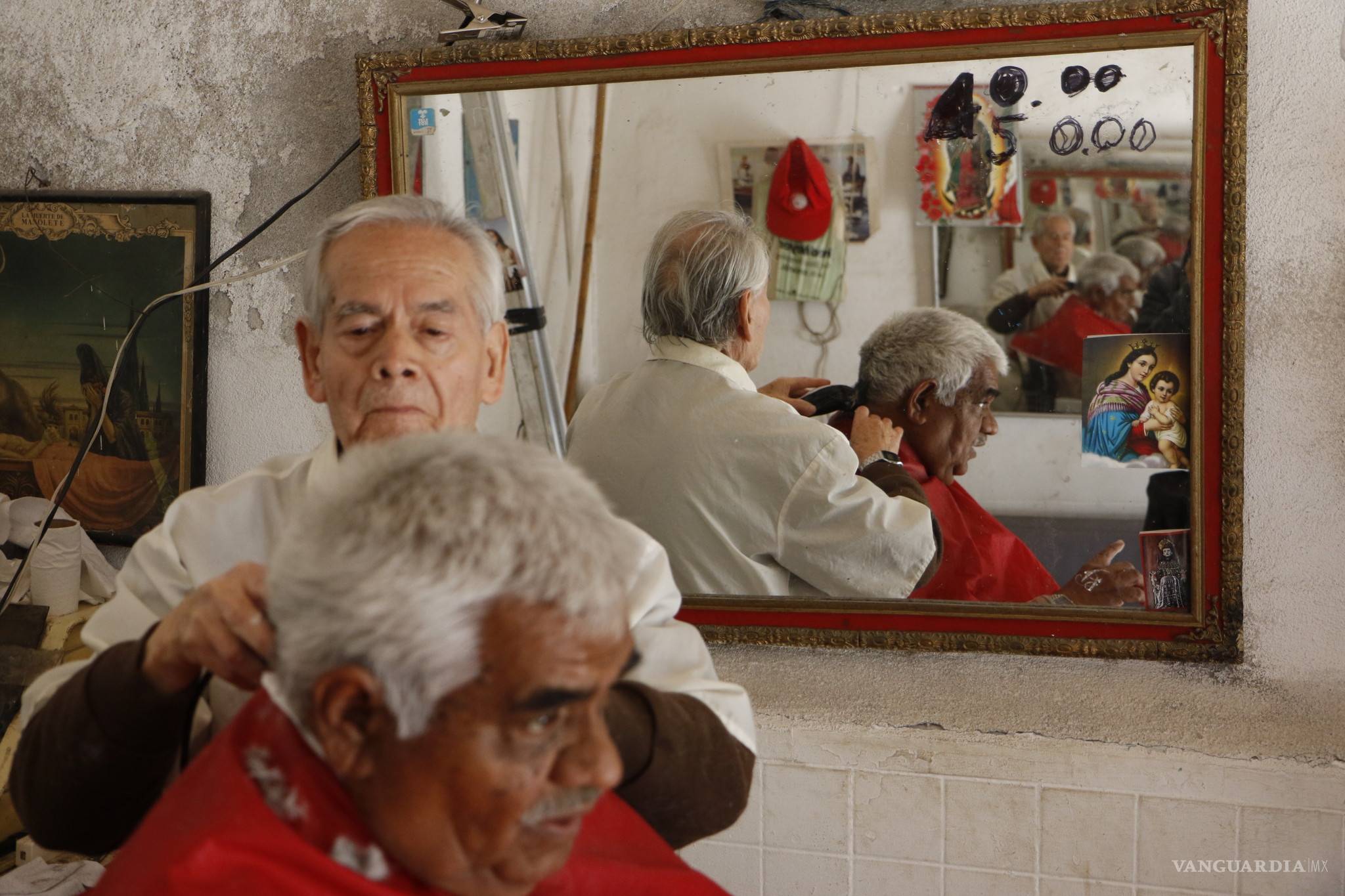 $!La última camada de barberos de la vieja escuela, jóvenes imponen moda