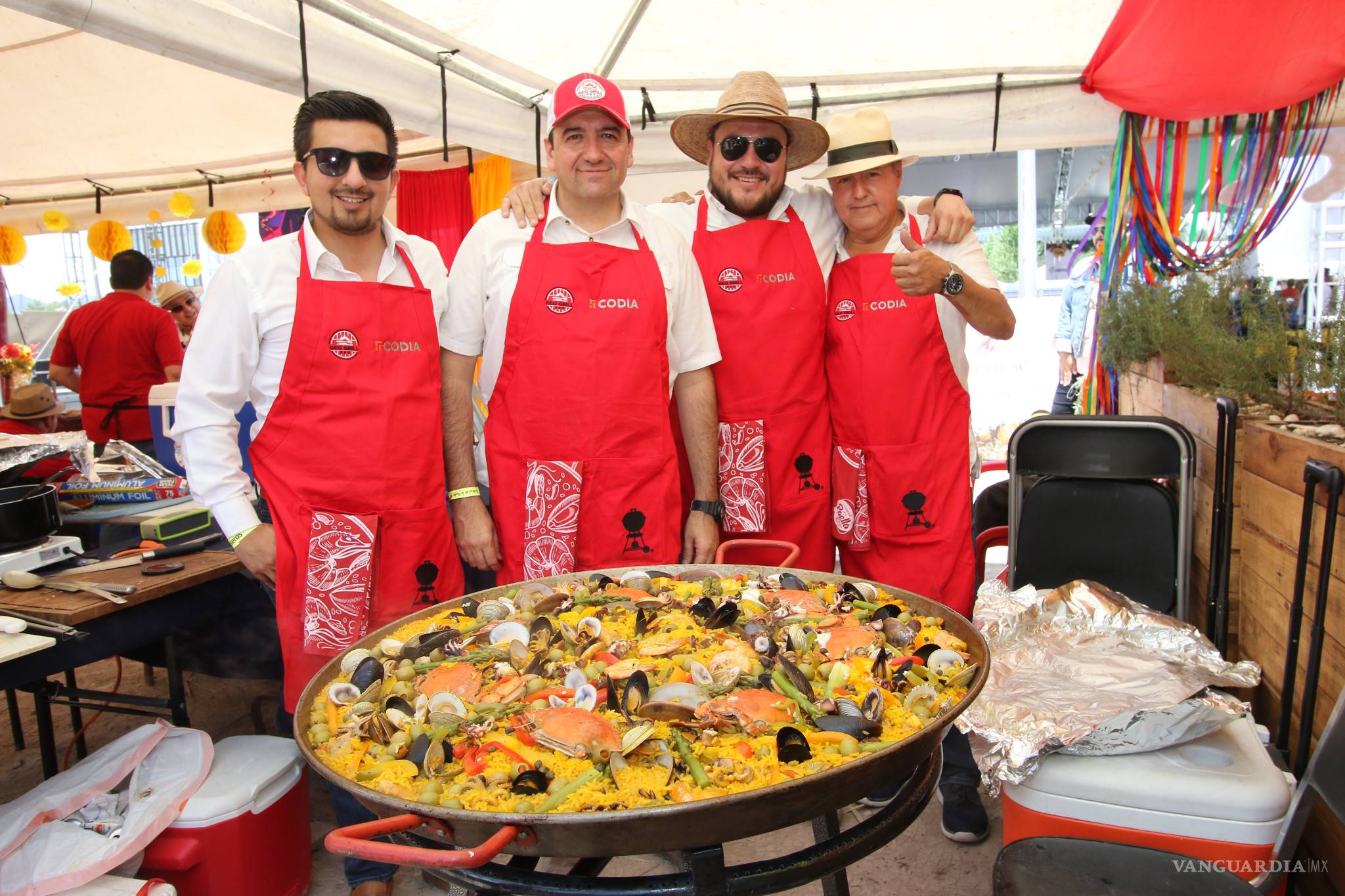 $!XI Festival de la Paella: sabores, amigos... y una tromba