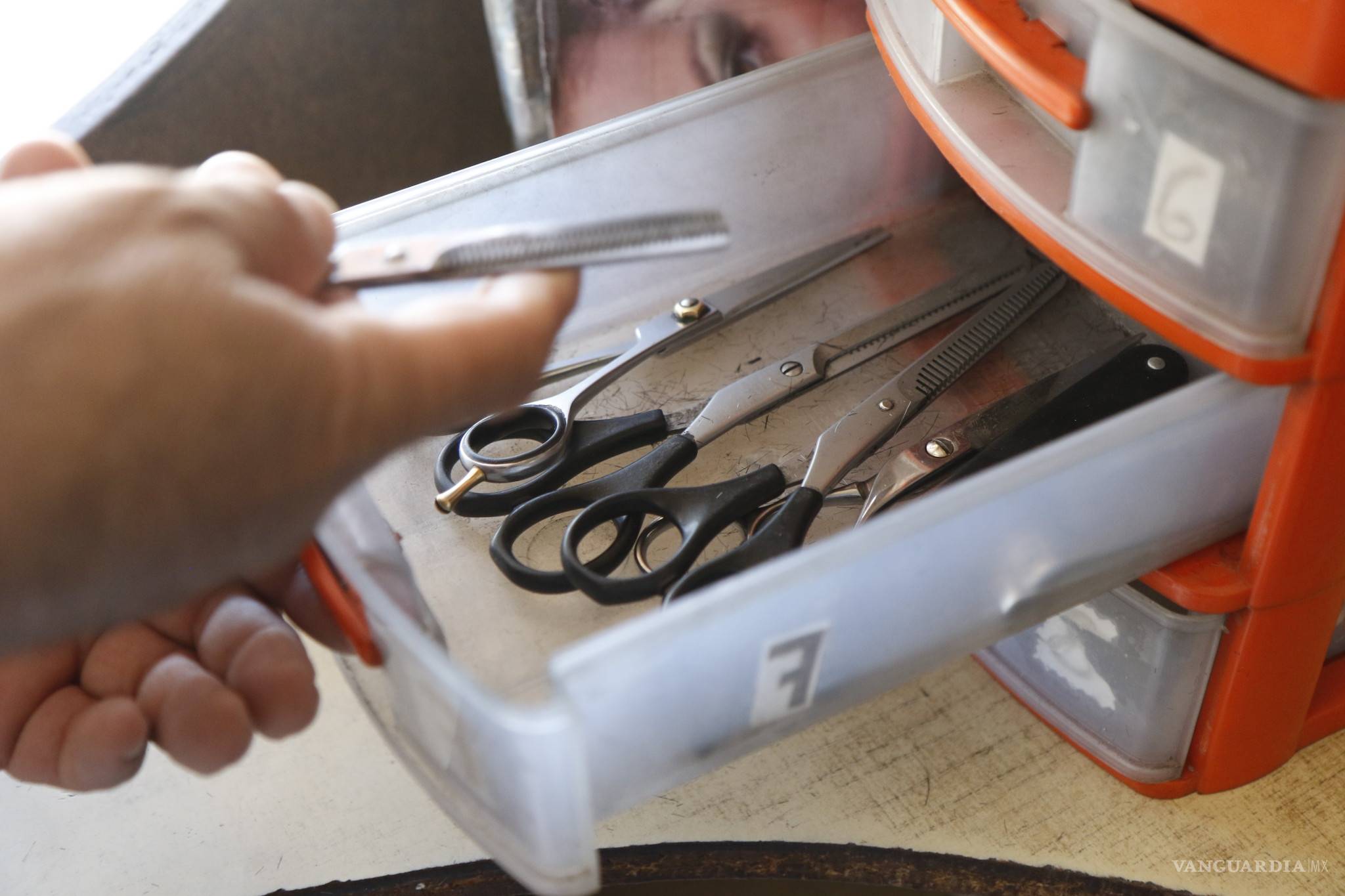 $!La última camada de barberos de la vieja escuela, jóvenes imponen moda