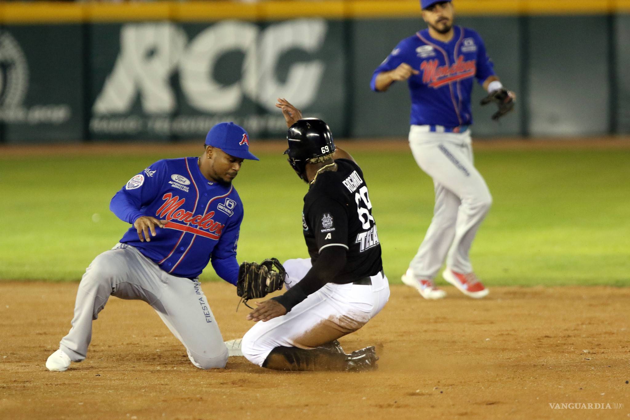 $!Ni en casa los respetan, Saraperos de Saltillo sufre su cuarta derrota al hilo ante los Acereros de Monclova