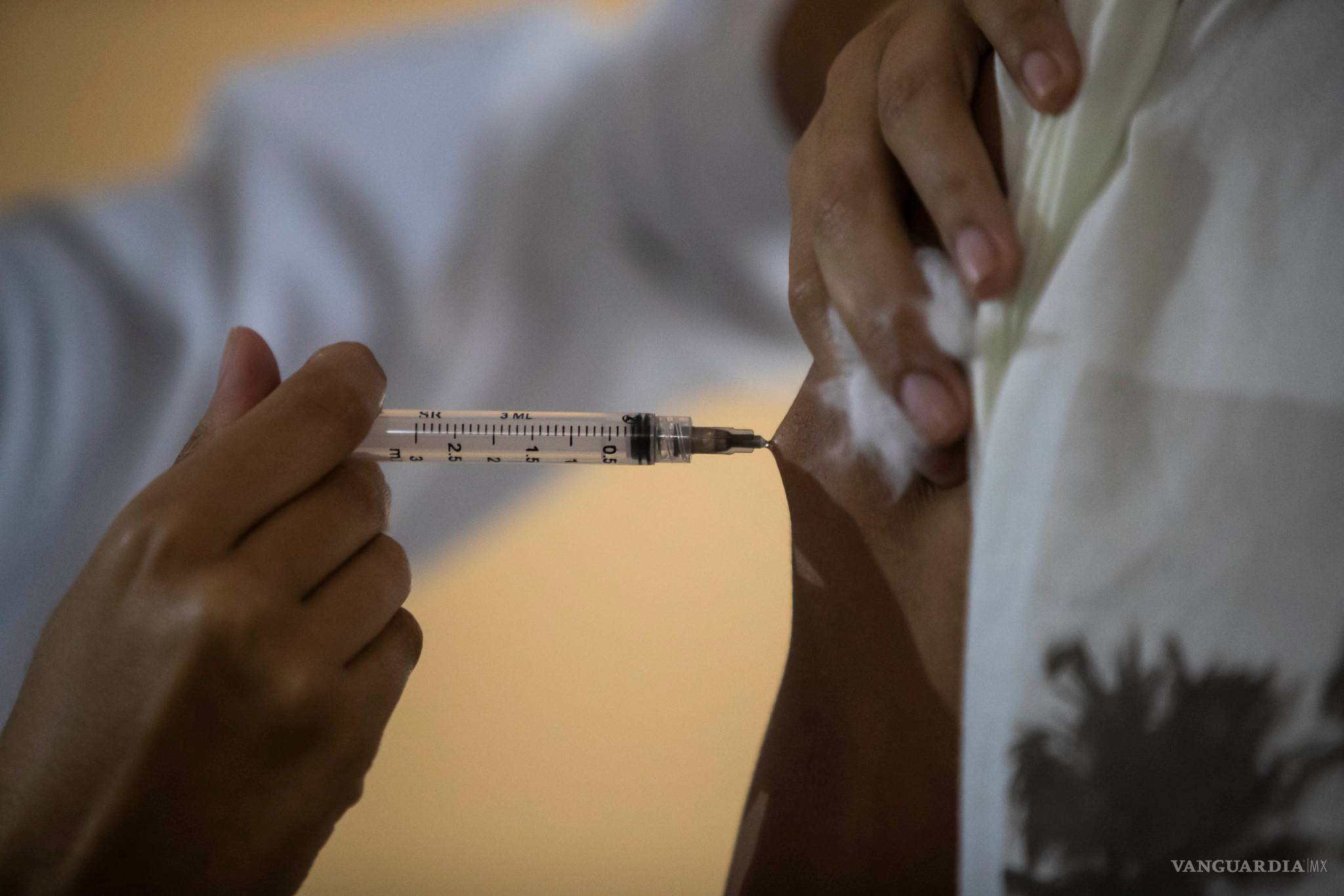 $!¿Por qué los vacunados se están contagiando? Indagan en EU variantes del COVID-19