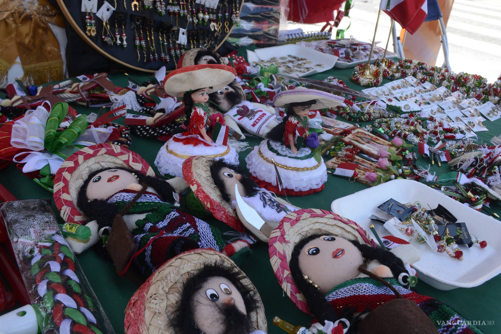 $!El pueblo que surte de banderas a todo México