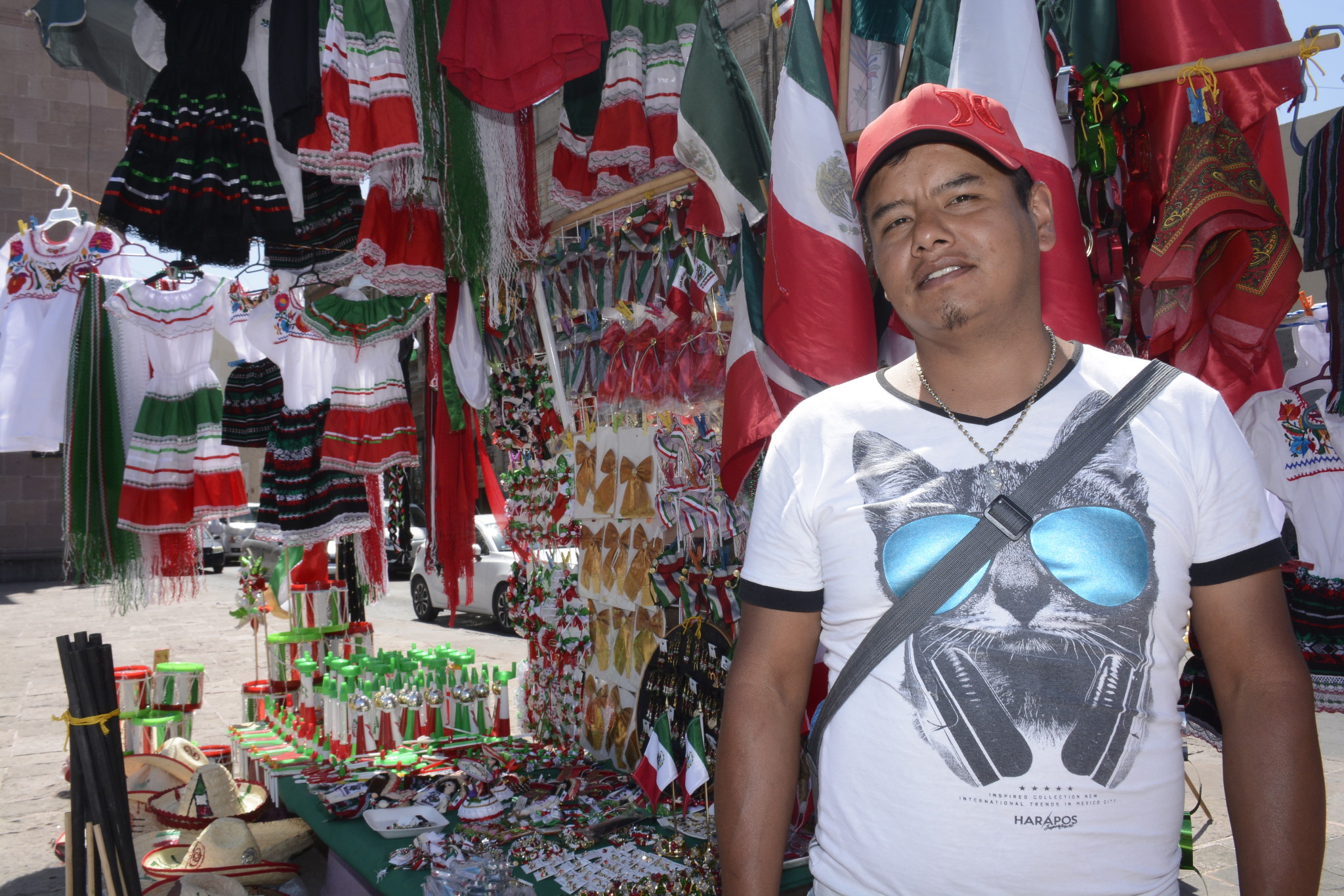$!El pueblo que surte de banderas a todo México