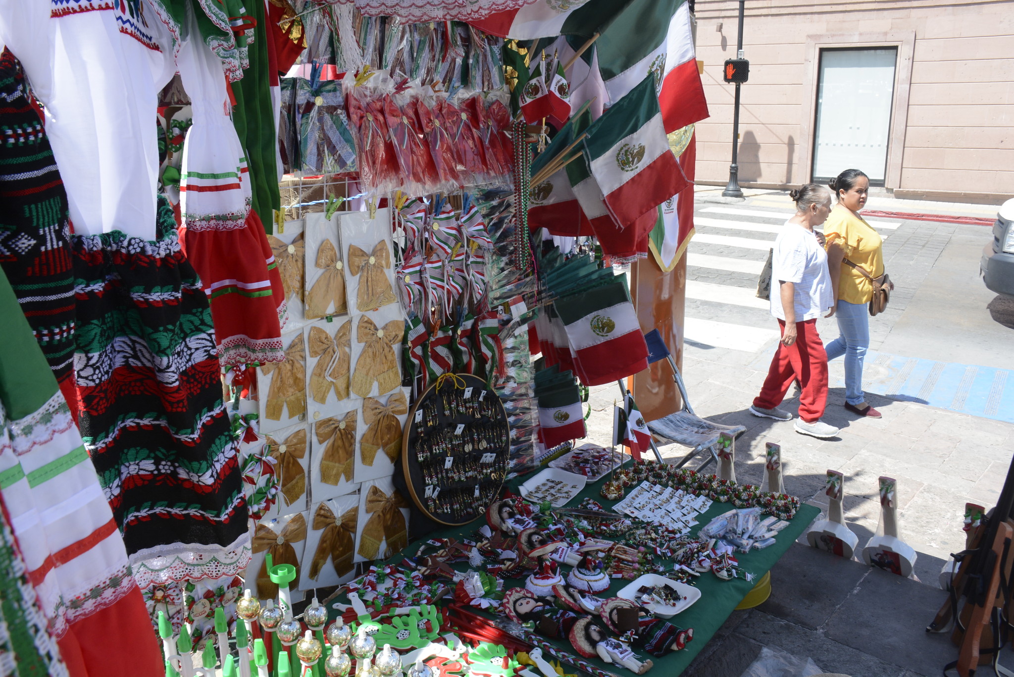 $!El pueblo que surte de banderas a todo México