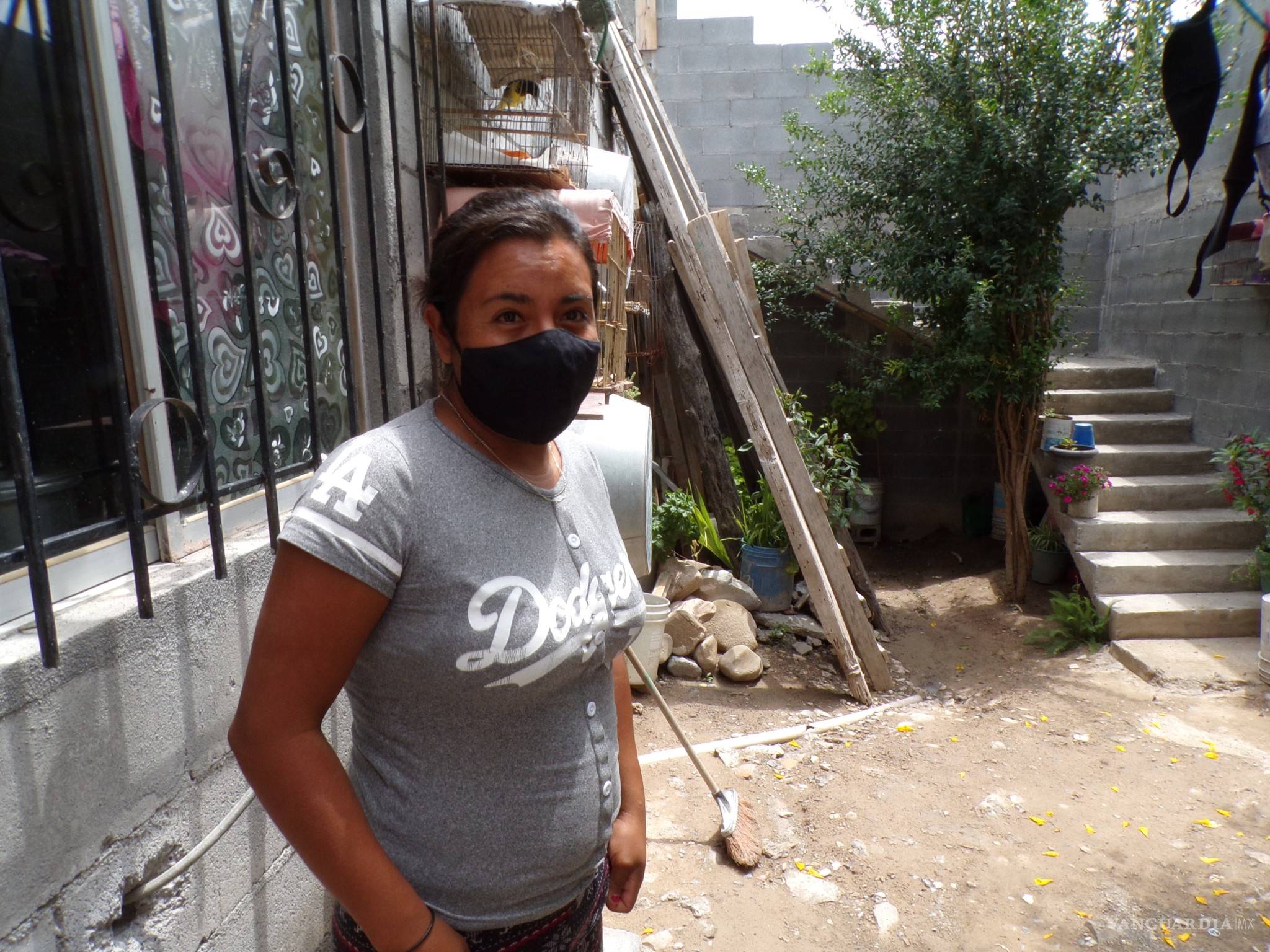 $!Viven en La Gloria entre moscas, malos olores e indiferencia; crían puercos con total impunidad