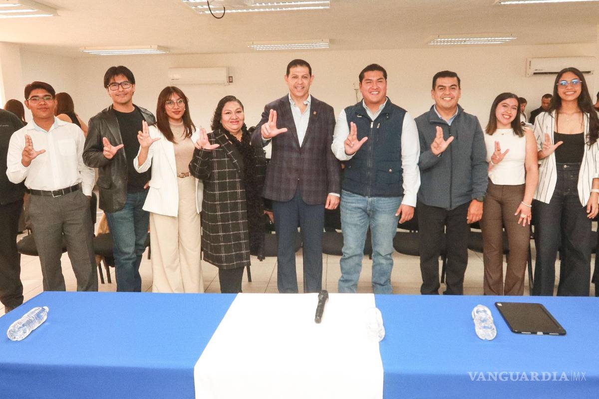 Rector de la UAdeC toma protesta al consejo directivo de la Facultad de Psicología en Saltillo