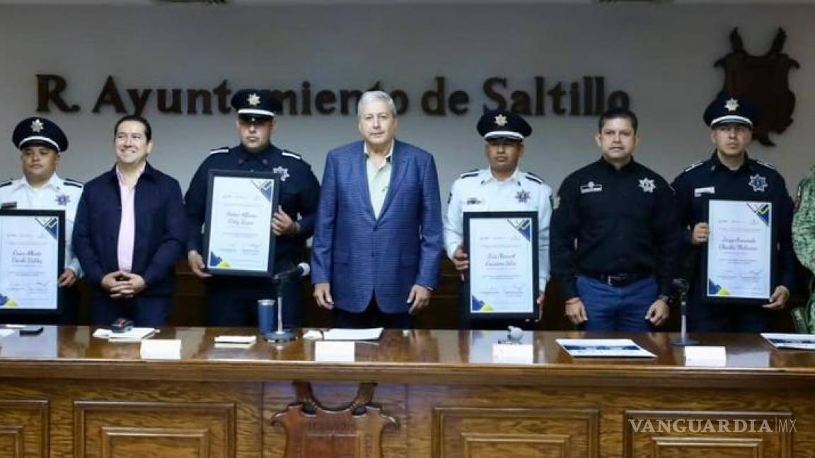 Saltillo reconoce heroísmo de elementos policiacos en ceremonia especial