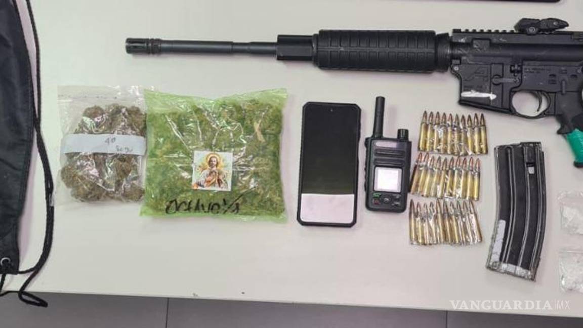 $!Detienen en Nuevo León a tres hombres en posesión de armas largas y drogas