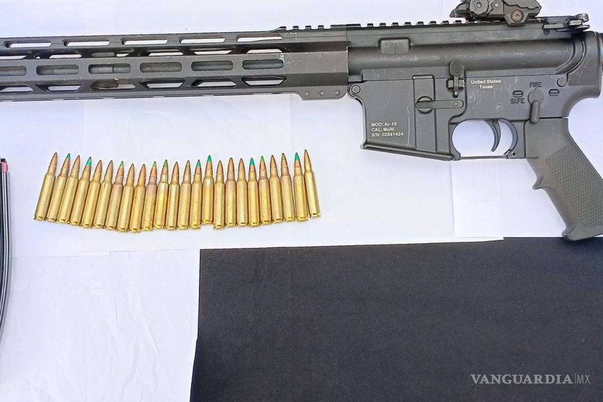 Detienen a cuatro, entre ellos un menor, en posesión de drogas y un arma larga, en Nuevo León