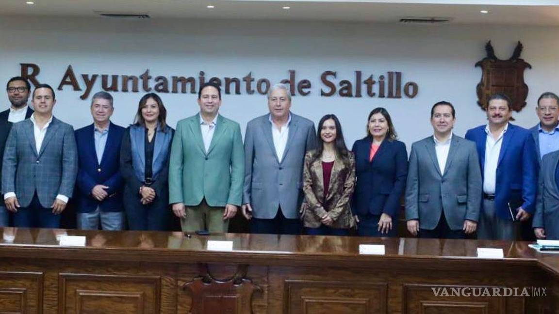 $!Durante la transición, estuvieron presentes varios funcionarios municipales, incluidos los directores de áreas clave.