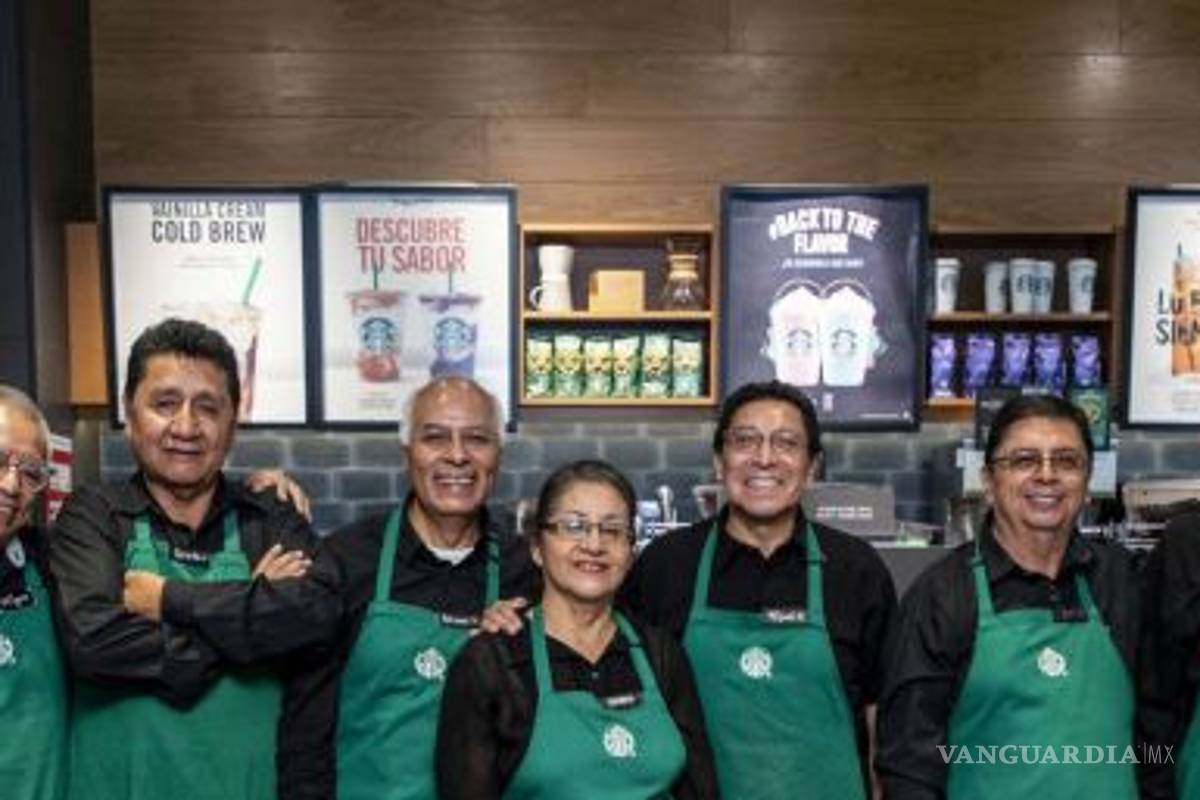 Starbucks abre su primera sucursal atendida por adultos mayores