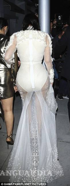 $!Kim Kardashian ha vuelto a la alfombra roja y luce espectacular