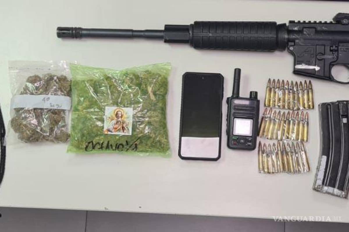 $!Detienen en Nuevo León a tres hombres en posesión de armas largas y drogas