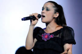 Julieta Venegas presume tema “Andar Conmigo” interpretado por Juan Gabriel