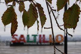 El frente frío número 32 continúa provocando temperaturas gélidas en el norte y centro del país, pese a su desplazamiento hacia el Caribe.