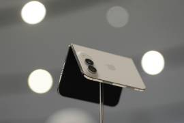 El iPhone Duo es exhibido durante el anuncio de nuevos productos el miércoles 9 de septiembre de 2026, en el campus de Apple en Cupertino, California.