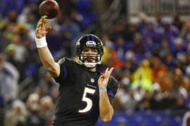 Joe Flacco mejora en el momento oportuno con Ravens