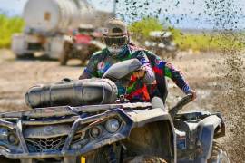 Los participantes recorrieron rutas entre cerros, terracería y tramos de lodo.