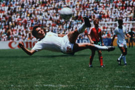 Negrete le pone un baile a Pelé y se mete a Cuartos de Final entre los goles más hermosos de la historia