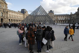 Cierra el Louvre mientras siguen las huelgas en Francia