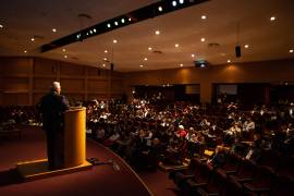 La entrega del reconocimiento simboliza la confianza ciudadana en las instituciones civiles del estado.