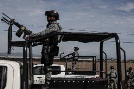 Soldados de la Guardia Nacional vigilan durante un control vial en Culiacán, Sinaloa, México, el 4 de febrero de 2026.