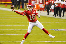 Chiefs inician defensa de su título con triunfo ante Texans en el regreso de la NFL