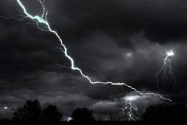 Un fenómeno climático conocido como “tormenta negra” podría provocar lluvias torrenciales, inundaciones y deslizamientos de tierra en varias regiones del país. Te explicamos qué es, qué estados estarán en riesgo y las medidas preventivas recomendadas.