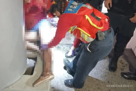 Bomberos trasladaron a la mujer al hospital de zona número 24 para recibir atención médica especializada.
