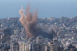 Más de mil mexicanos han salido vía terrestre de zonas de riesgo, informó el gobierno federal.