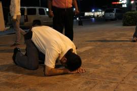 Eduardo Pacheco, abogado de Cristo Vive, oró frente al Congreso de Coahuila