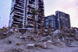 10/12/2023.- A 46 días del impacto del huracán Otis en Acapulco, en la Playa Revolcadero aún se observan los severos estragos que causó el Huracán Otisl, ubicada en la exclusiva Zona Diamante en Acapulco.