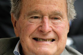 George Bush padre da la espalda a republicanos, votará por Clinton: CNN