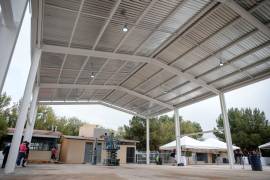 Más de mil 400 estudiantes de ambos turnos serán beneficiados con la nueva techumbre en la secundaria Heroico Colegio Militar, que representó una inversión cercana a 2.5 millones de pesos, en Saltillo.