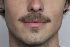 La razón de que los hombres se dejen crecer la barba y bigote en noviembre