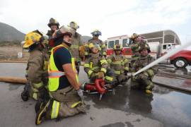 La capacitación para los aspirantes a bomberos voluntarios tiene una duración de seis horas, seguidas de seis meses de servicio profesional.