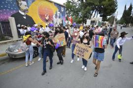 Se manifiestan alumnos de Jurisprudencia de la UAdeC contra video Anti-LGBT en Saltillo