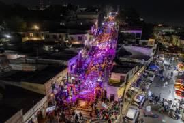 El magno altar de Muertos que se realiza en la Escalinata de Santa Anita se ha vuelto una tradición entre los vecinos e instituciones cercanas.