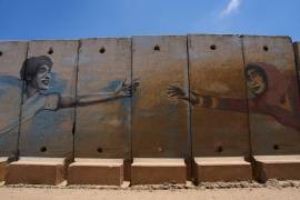 Mural en un muro de seguridad en la frontera con Líbano e Israel, tras la firma de un acuerdo entre Israel y Líbano, descrito como un primer paso hacia la paz después de meses de conflicto entre Israel y Hezbolá.