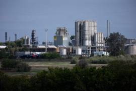 Una vista general de la refinería MOL del Danubio, que produce combustible a partir de crudo ruso, en Százhalombatta.